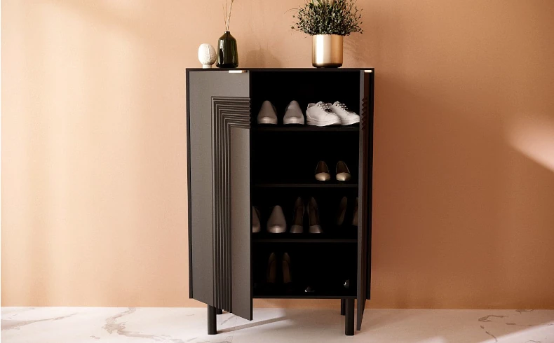 Schuhschrank schwarz mit Goldgriffen