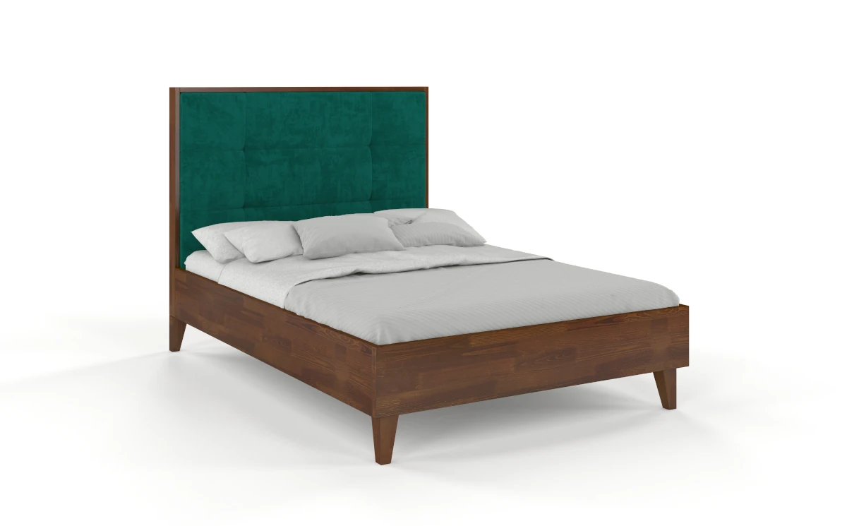 Bett mit hohem Kopfteil