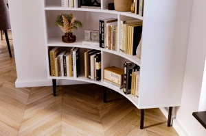 Skandica Horn Eckregal / Bücherregal / Hoches Regal In Bogenform / Mit Schwarzen Beinen / 10 Fächern / 100 Cm / Weiß