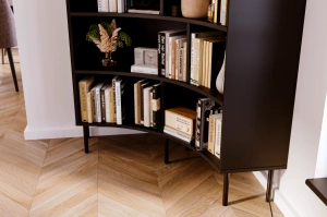 Skandica Horn Eckregal / Bücherregal / Hoches Regal In Bogenform / Mit Schwarzen Beinen / 10 Fächern / 100 Cm / Schwarz