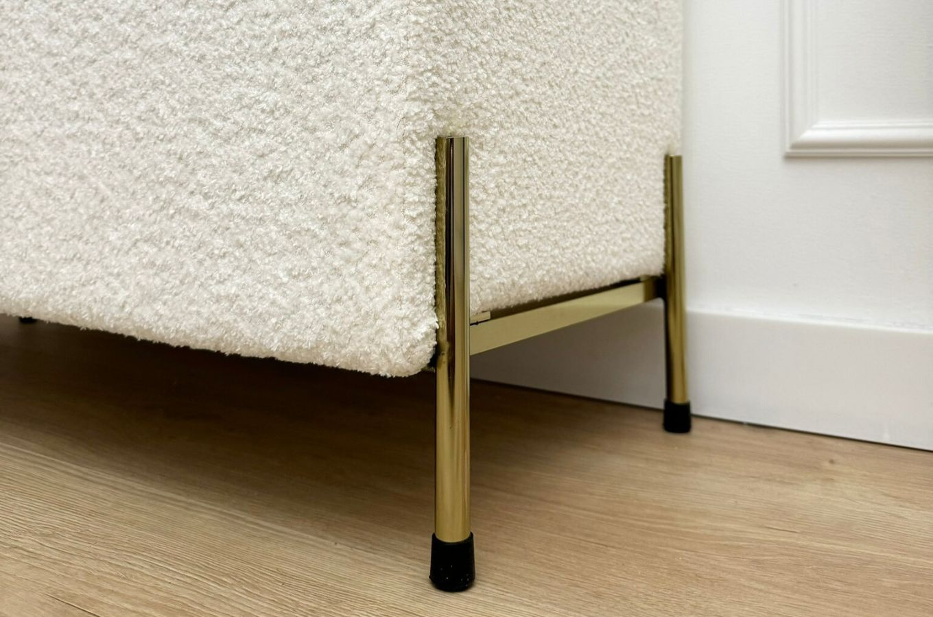 Dancan Borgo Polsterbank Mit Stauraum / Sitztruhe Mit Goldenen Beinen / Fussbank / 80 Cm / Boucle-Stoff creme
